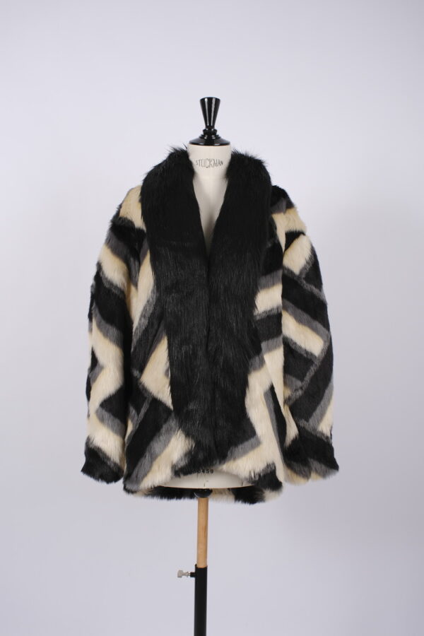 Manteau en fausse fourrure
