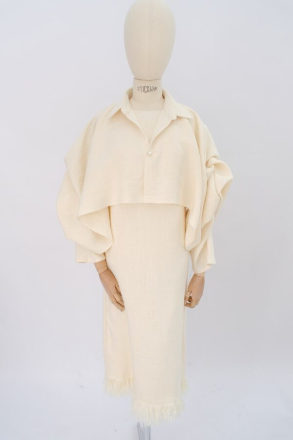 TOP/GILET COURT OVERSIZE EN TISSU TEXTURÉ – ÉCRU