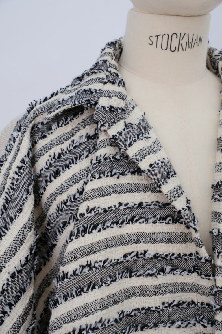 TOP RAYÉ CROPPED EN TISSU TEXTURÉ